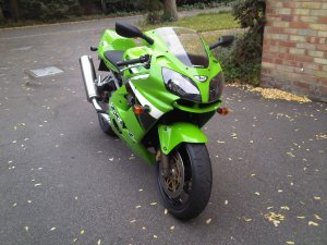 ZX9R-front