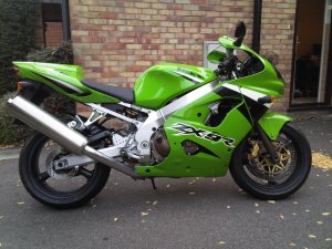 ZX9R-right